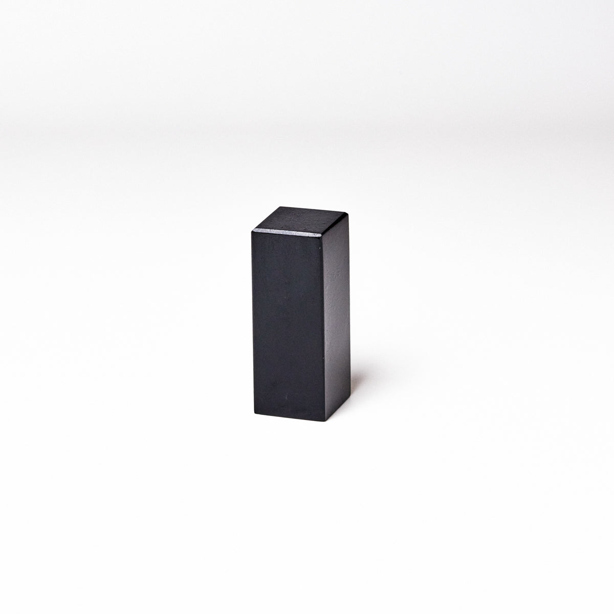 遼凍石 2x2x5cm