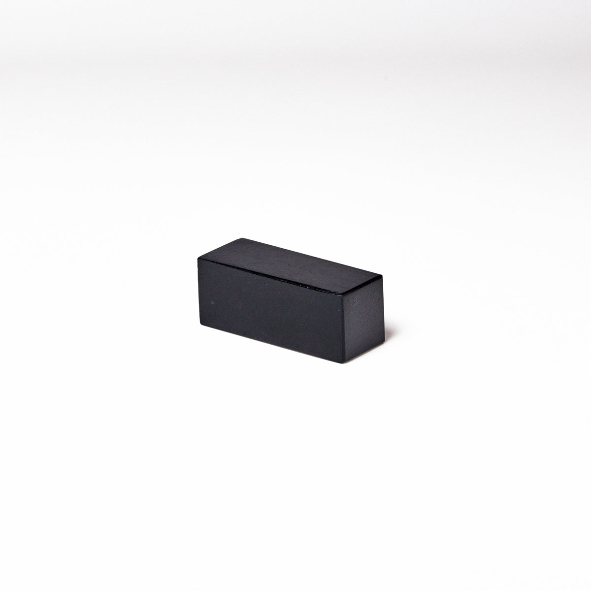 遼凍石 2x2x5cm