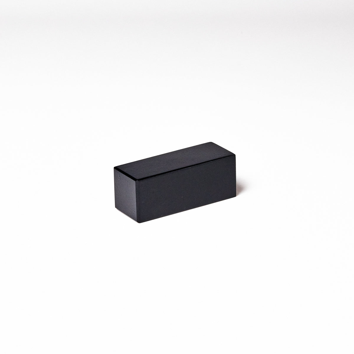 遼凍石 2x2x5cm